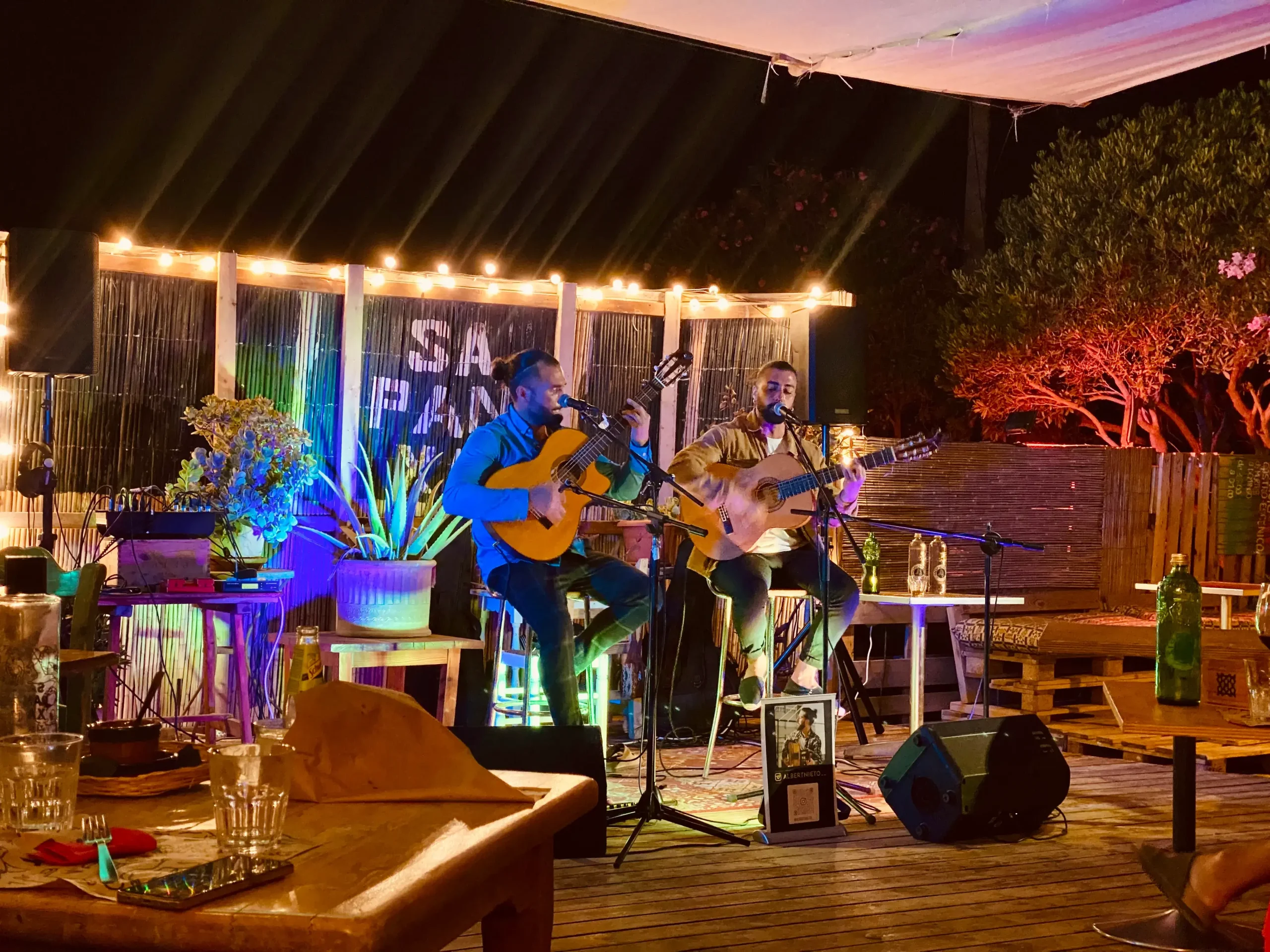 Live music performance at Sa Panxa bar in Sant Ferran de Ses Roques, Formentera, in the outdoor courtyard at night.